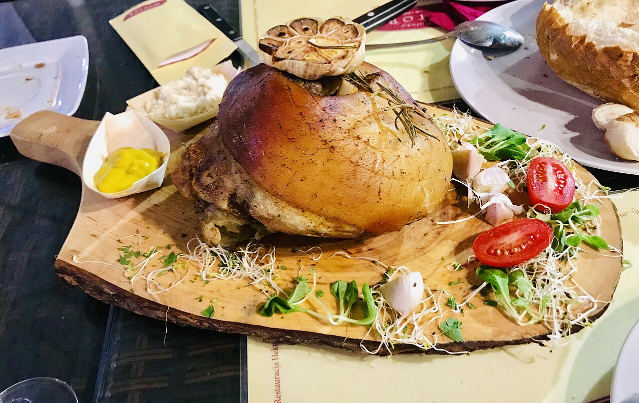 Голонка по-польски, томлённая в пиве (Golonka w piwie)