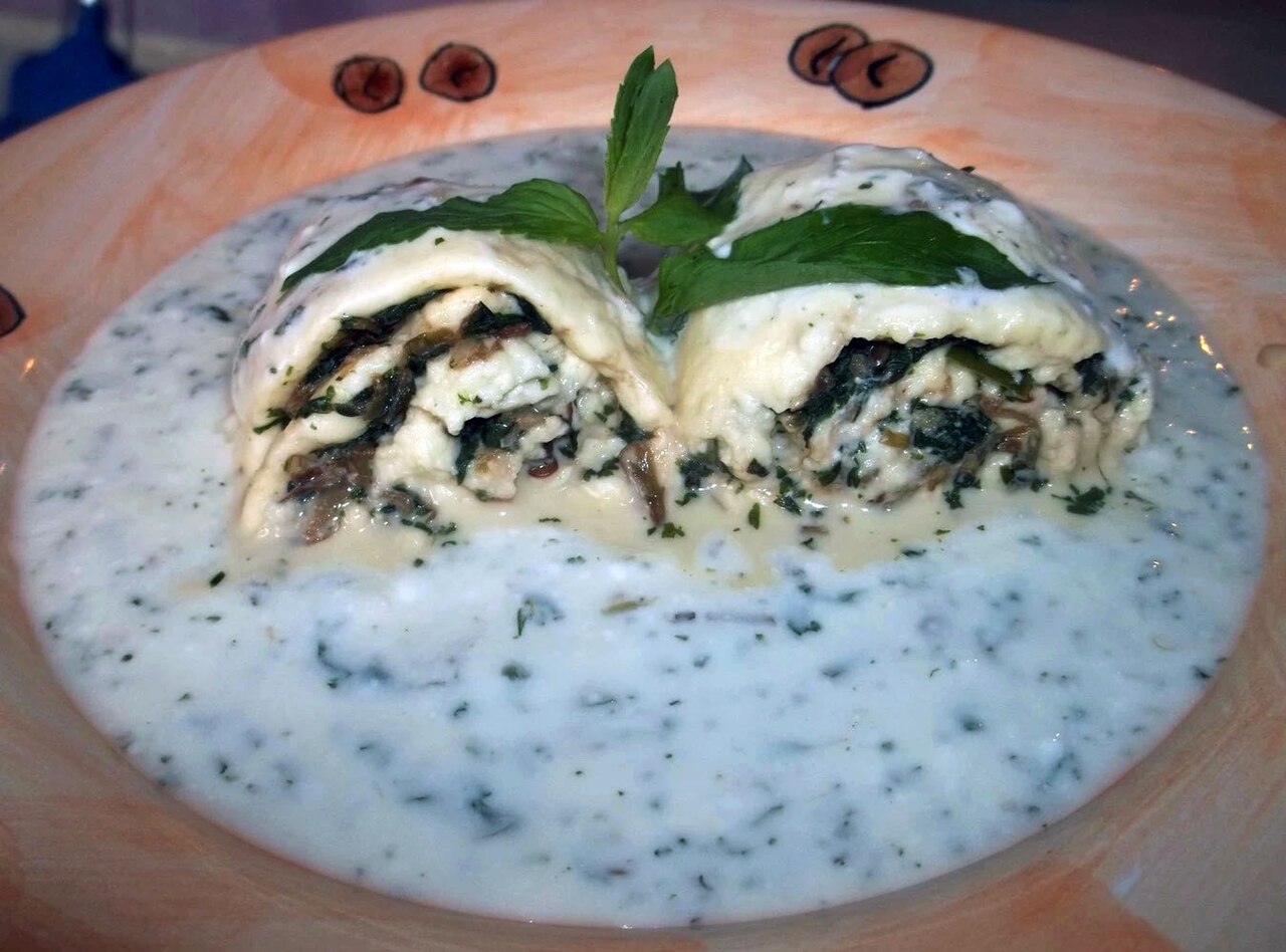 Грузинские гебжалия с сыром и мятой