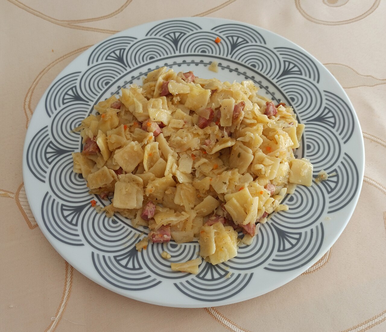 Лазанки с квашеной капустой и лесными грибами (Łazanki)